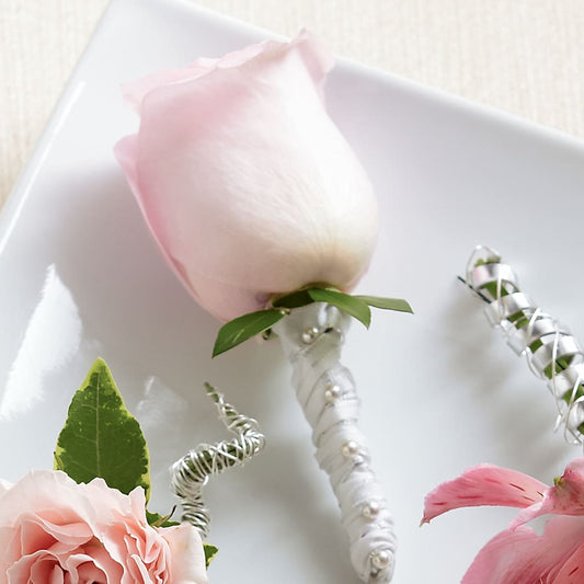 Boutonnière rose