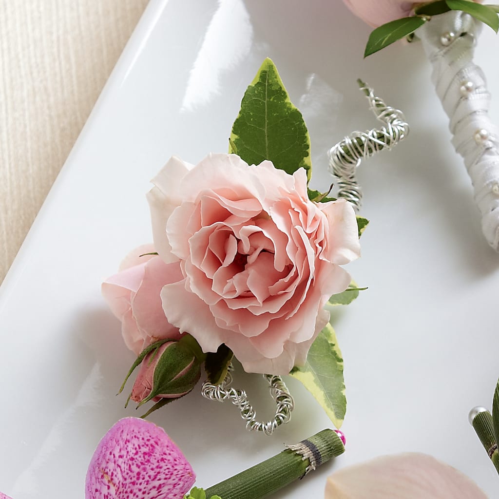 Boutonnière rose-rose